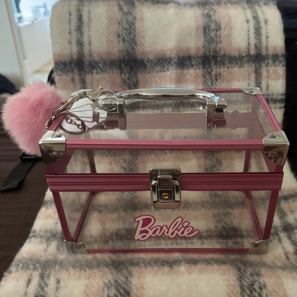 BARBIE MAKEUP TRAIN CASE & BARBIE POM POM KEYCHAIN BUNDLE - Picture 5 of 8
